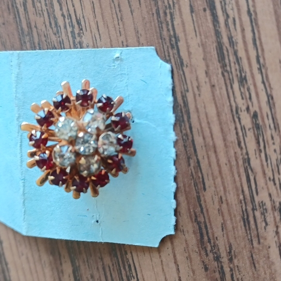 Vintage Ruby Red and clear Rhinestone Domed Pin Brooch Faceted Glass Gold Tone - Picture 1 of 4